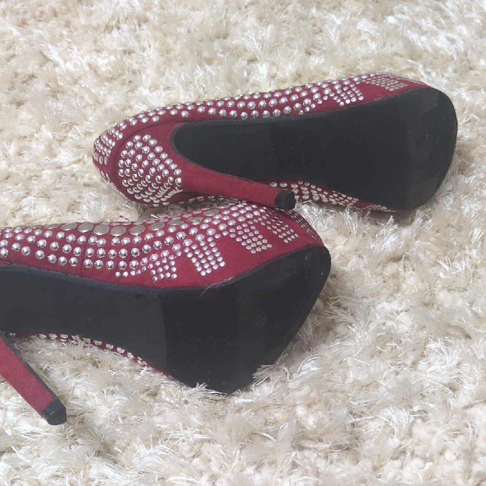 Chic ♥️ Studded Heels - Picture 4 of 5